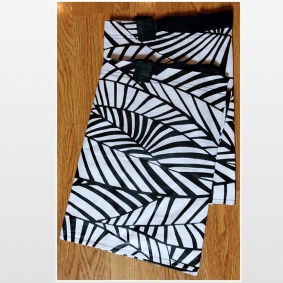 New Oversized Double-handle Black & White Tote - Picture 7 of 10
